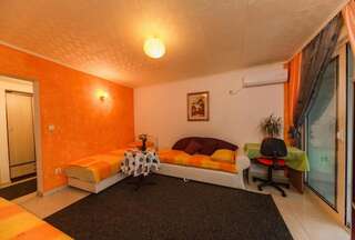 Апартаменты Apartmani Marija Сутоморе Апартаменты с видом на море-5