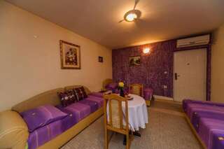 Апартаменты Apartmani Marija Сутоморе Семейный номер-студио-9