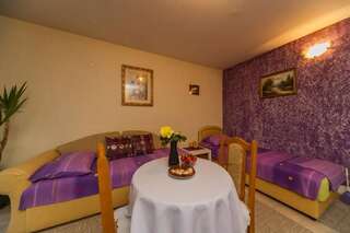 Апартаменты Apartmani Marija Сутоморе Семейный номер-студио-2