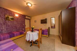 Апартаменты Apartmani Marija Сутоморе Семейный номер-студио-3